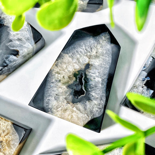 1 STÜCK Zufällige hochwertige schwarze Sardonyx Geode Achat Spitze,Natürliche Kristallspitze,Wohndekoration,Glitzer,Weihnachtsgeschenk